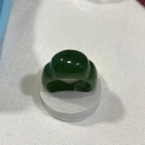 Round gemstone ring
